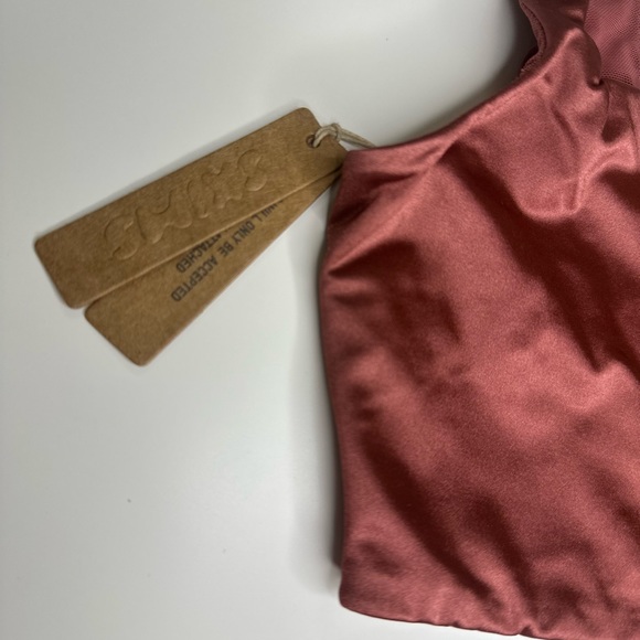 SKIMS STRETCH SATIN SQUARE NECK BRA BERRY M NWT - Picture 4 of 11